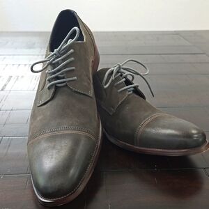 Men's Steve Madden Shoes size 9